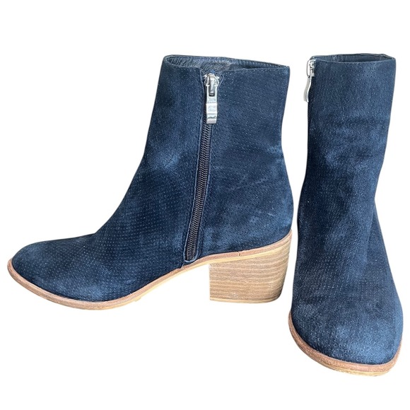 Anthro Silent D Oakland Navy Suede Ankle Boots Block Heel Women's Size 7-7.5 - Picture 1 of 8